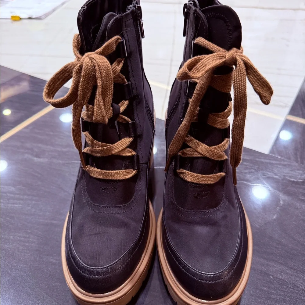 Stylish Black and Brown Women's Boots - Picture 1 of 8